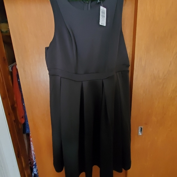 Black dress - Picture 3 of 3